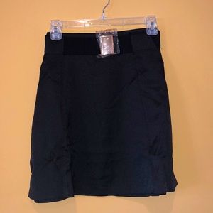 NWOT Boohoo Brand Black Skirt with Metal Belt Accent Size Large*